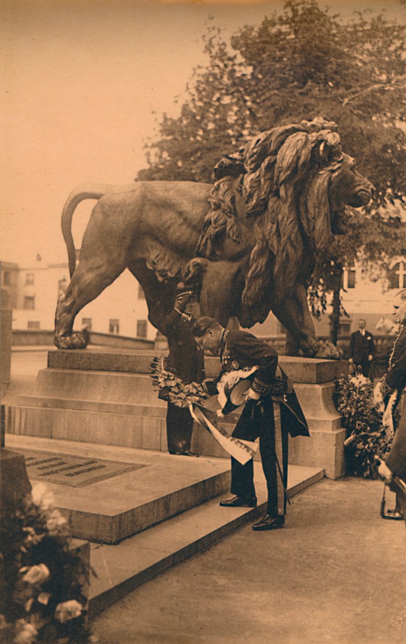 क्यूबा के मंत्री ने अज्ञात बेल्जियम के सैनिक, ब्रुसेल्स, बेल्जियम, 1927 को श्रद्धांजलि अर्पित की। द्वारा अज्ञात