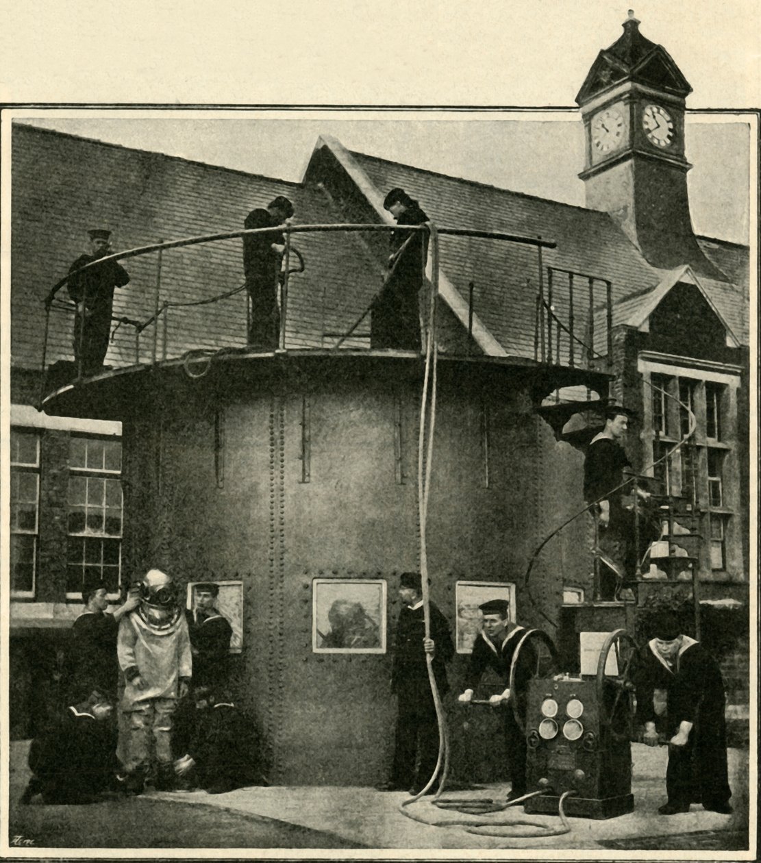 पोर्ट्समाउथ में गोताखोरी टैंक जहां विविधताएं प्रशिक्षित हैं, 1901। द्वारा अज्ञात