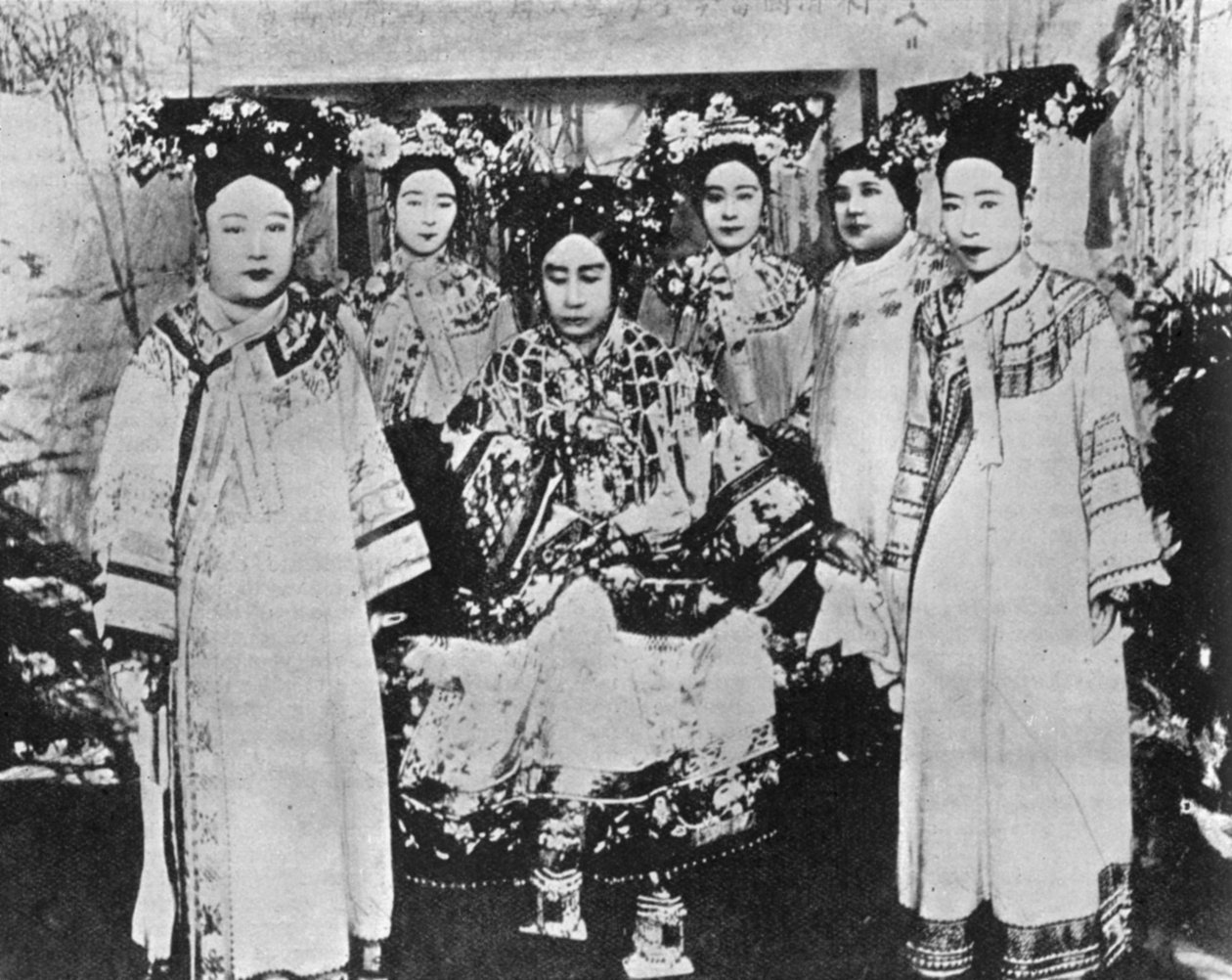 चीन की डाउजर महारानी, 1904 द्वारा अज्ञात
