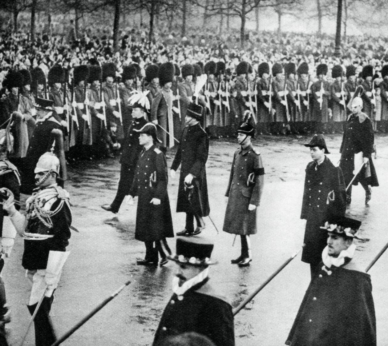 द ड्यूक ऑफ यॉर्क किंग जॉर्ज बनाम अंतिम संस्कार जुलूस, 1936, 1937 में द्वारा अज्ञात