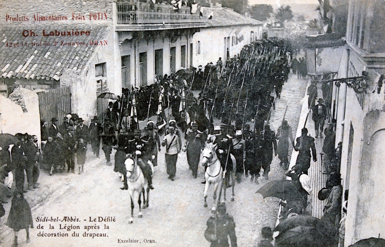 1906 में सिदी बेल अबेब्स, अल्जीरिया की सड़कों के माध्यम से फ्रांसीसी विदेशी सेना की परेड द्वारा अज्ञात