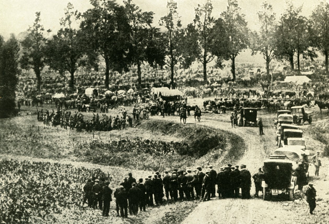 जर्मनों ने बेल्जियम के विसे में अगस्त 1914, c1920 में नागरिकों को गिरफ्तार किया। द्वारा अज्ञात