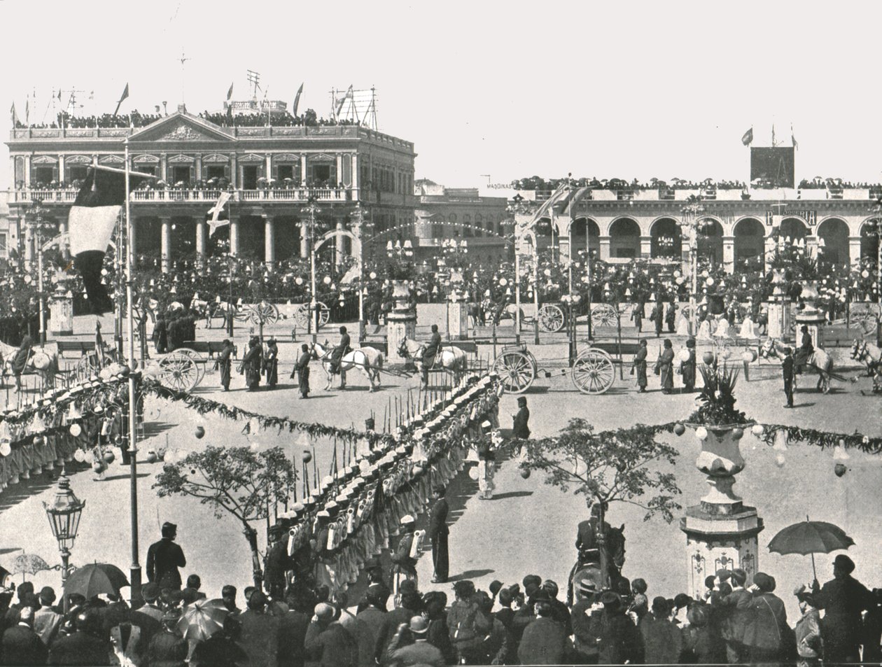 द ग्रेट स्क्वायर ऑन अ फेते डे, मोंटेवीडियो, उरुग्वे, 1895। द्वारा अज्ञात