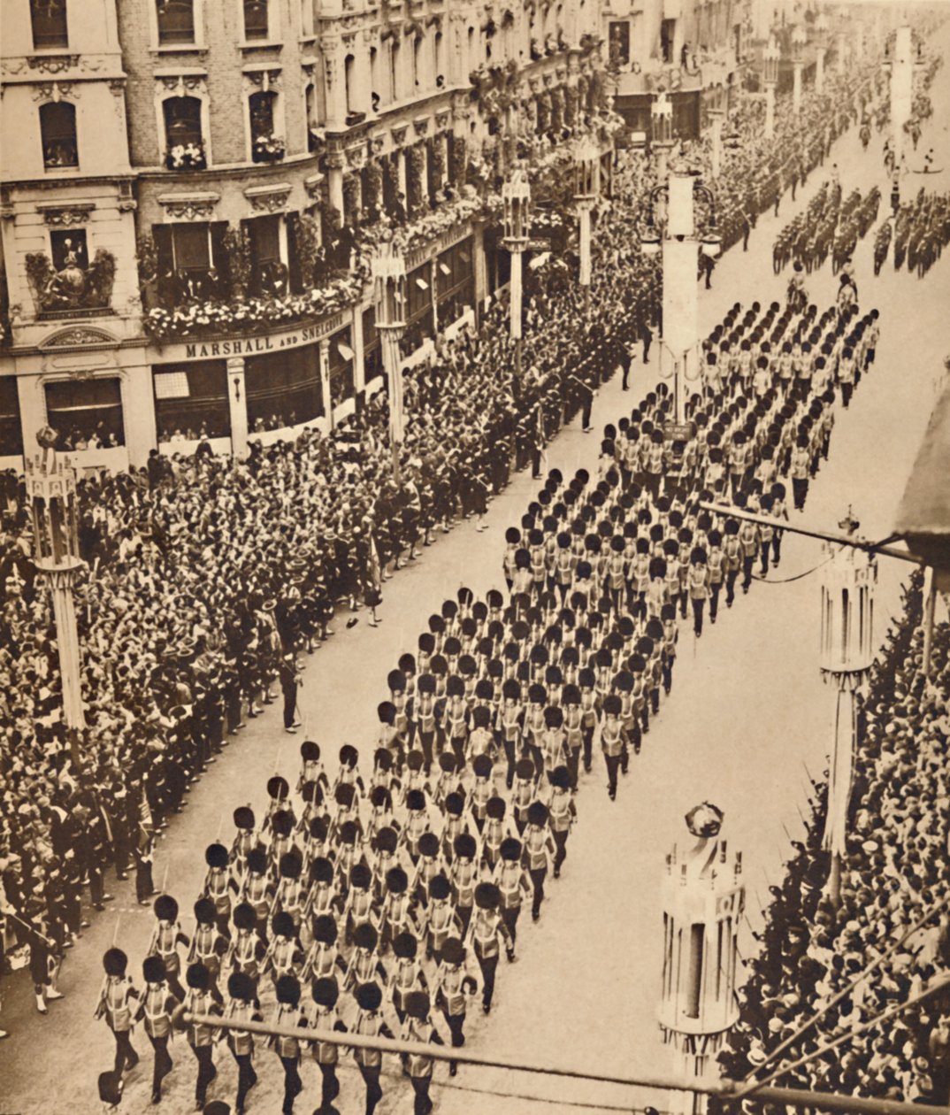 ऑक्सफोर्ड स्ट्रीट में गार्ड, 12 मई 1937 द्वारा अज्ञात