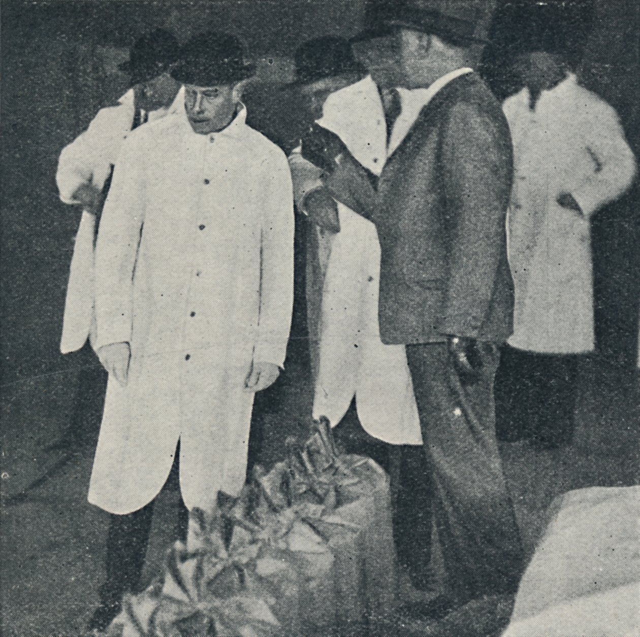 किंग्स इंटरेस्ट इन इंडस्ट्री, c1933, 1937। द्वारा अज्ञात