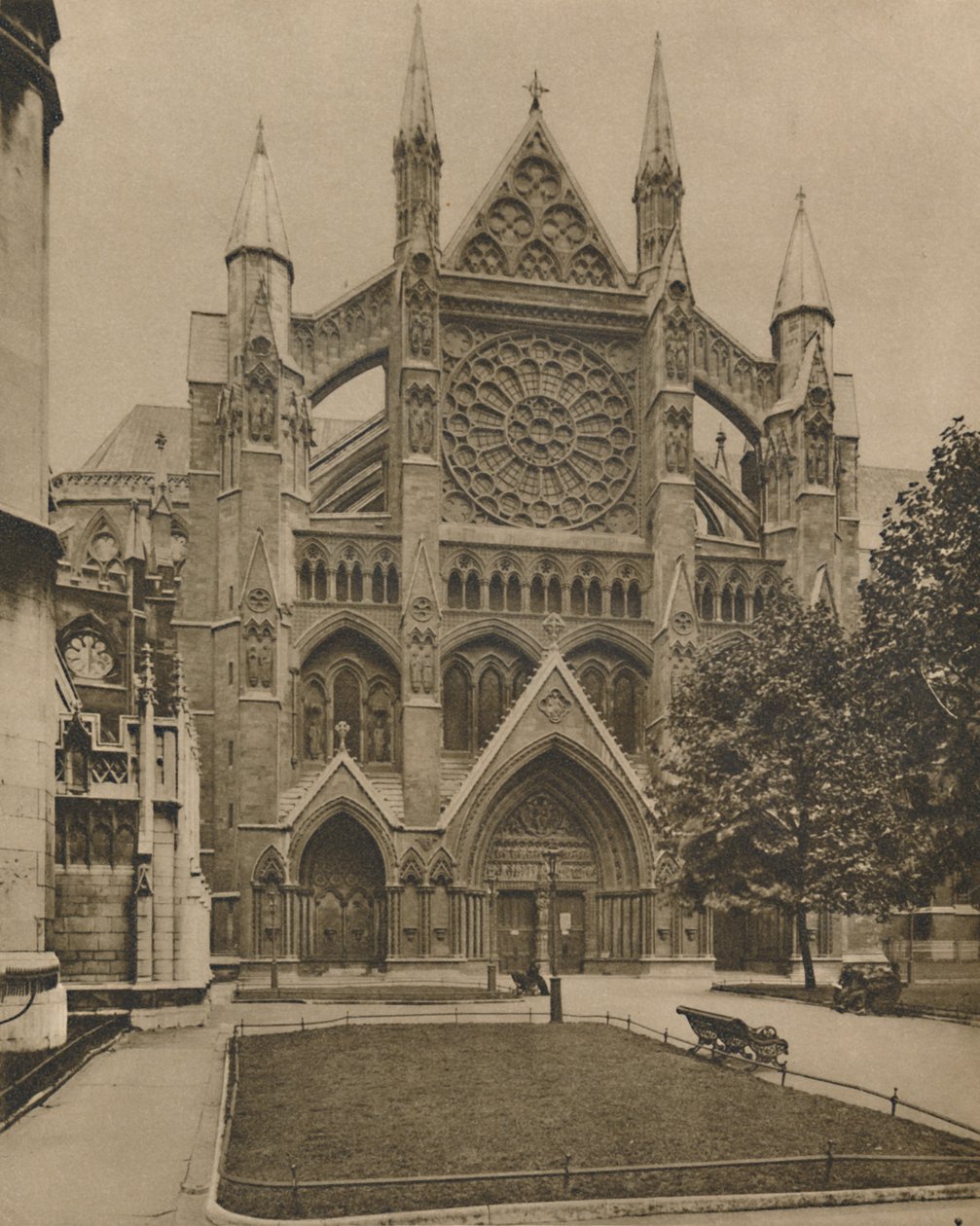 आधुनिक उत्तर मोर्चा और अभय का मुख्य प्रवेश द्वार, c1935। द्वारा अज्ञात