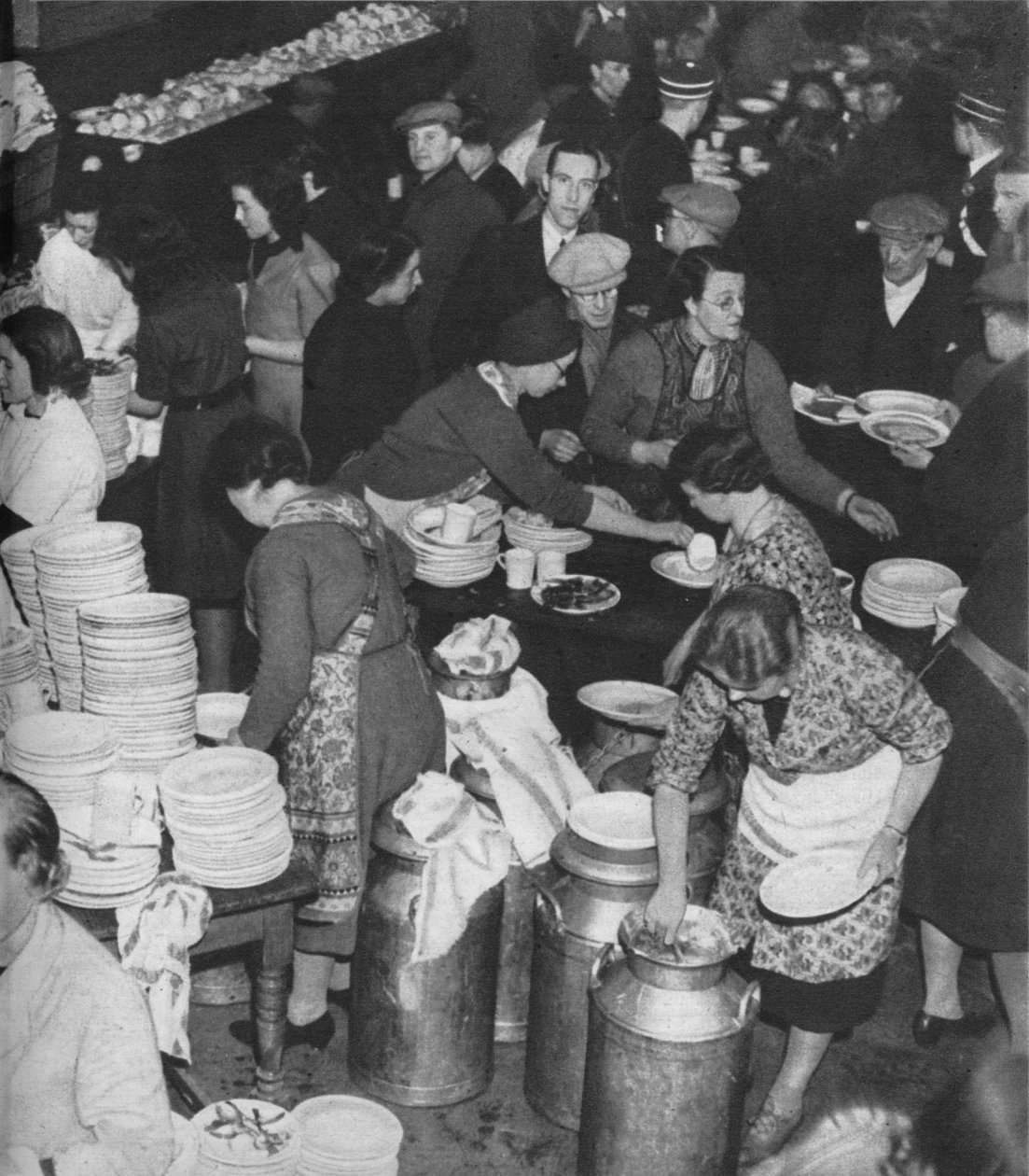 द पीपुल रैली टू द पीपल्स नीड: क्लाइडसाइड फीड्स इट्स होमलेस, 1941 1942 द्वारा अज्ञात