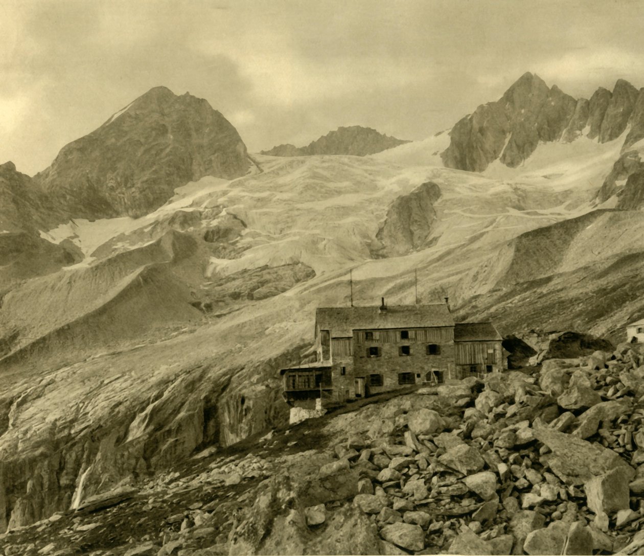 प्लाउनर हट और ग्लेशियर, ज़िलरग्रंड, टायरॉल, ऑस्ट्रिया, c1935। द्वारा अज्ञात