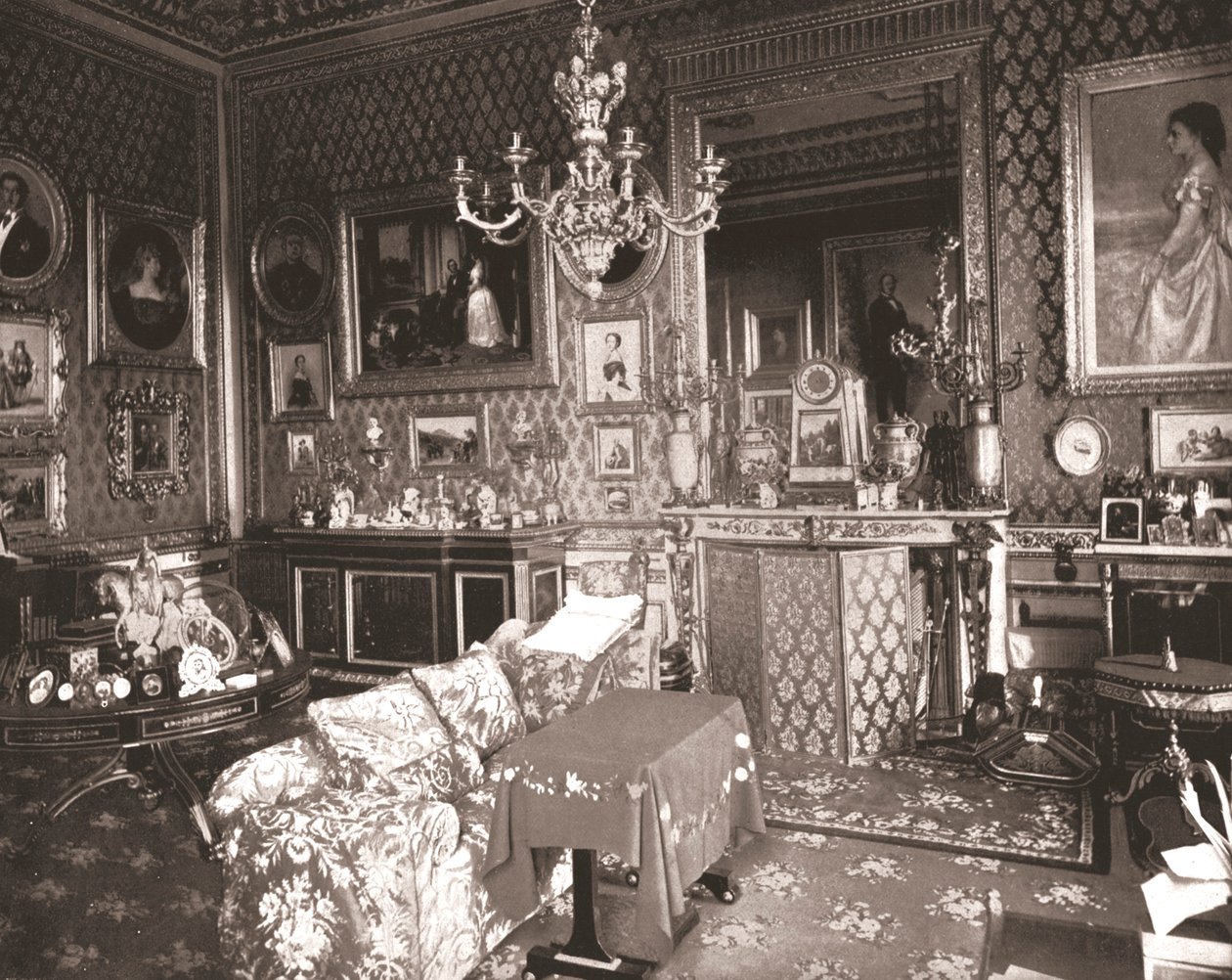 क्वींस सिटिंग रूम, विंडसर कैसल, बर्कशायर, 1894। द्वारा अज्ञात