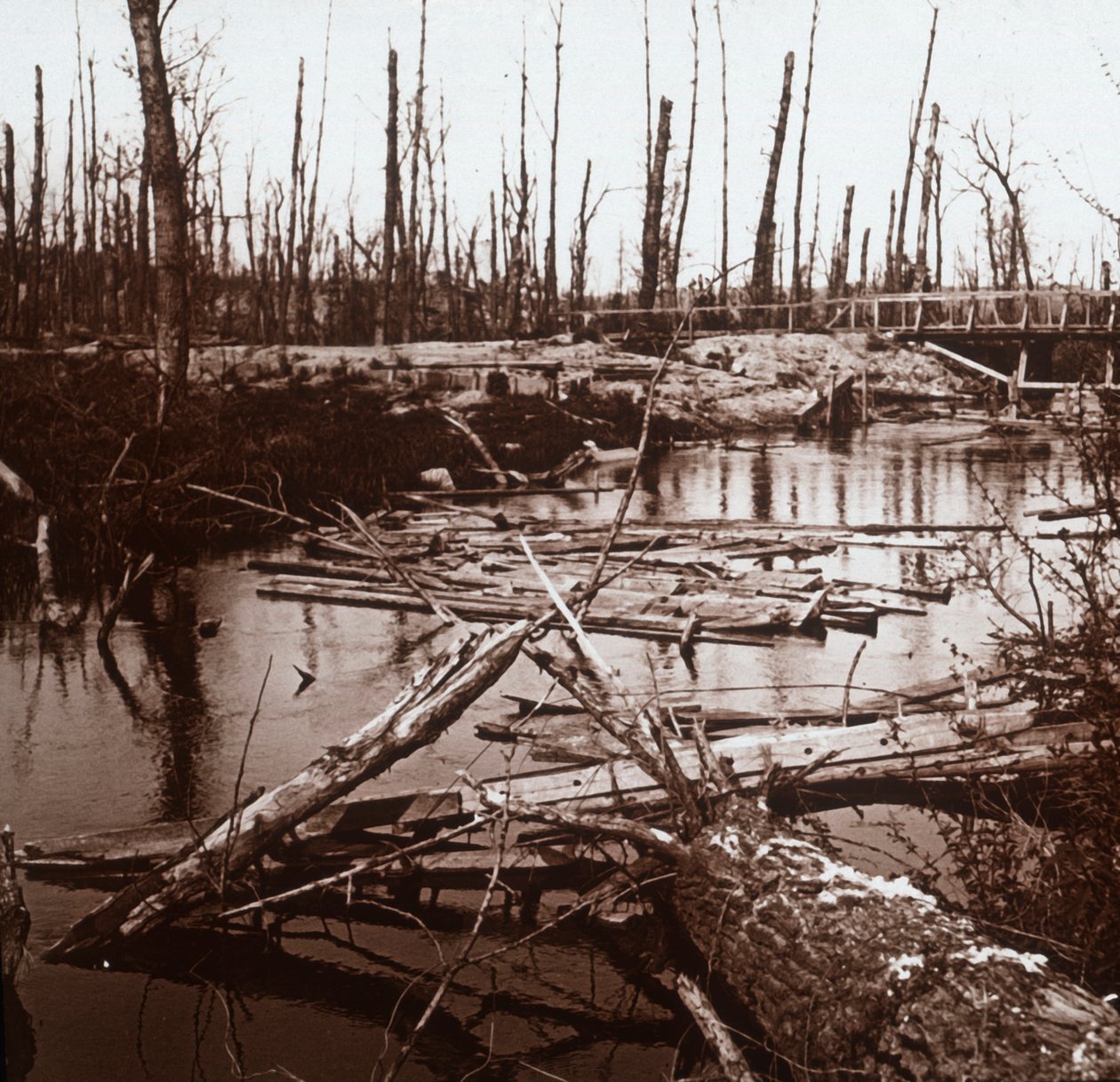 नदी Ailette, उत्तरी फ्रांस, c1914-c1918 द्वारा अज्ञात