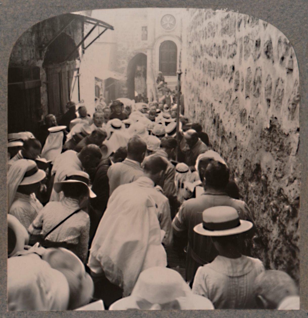 एंटोनियो के टॉवर से वाया डोलोरोसा चर्च ऑफ द होली सेपुलचर, c1900 तक द्वारा अज्ञात