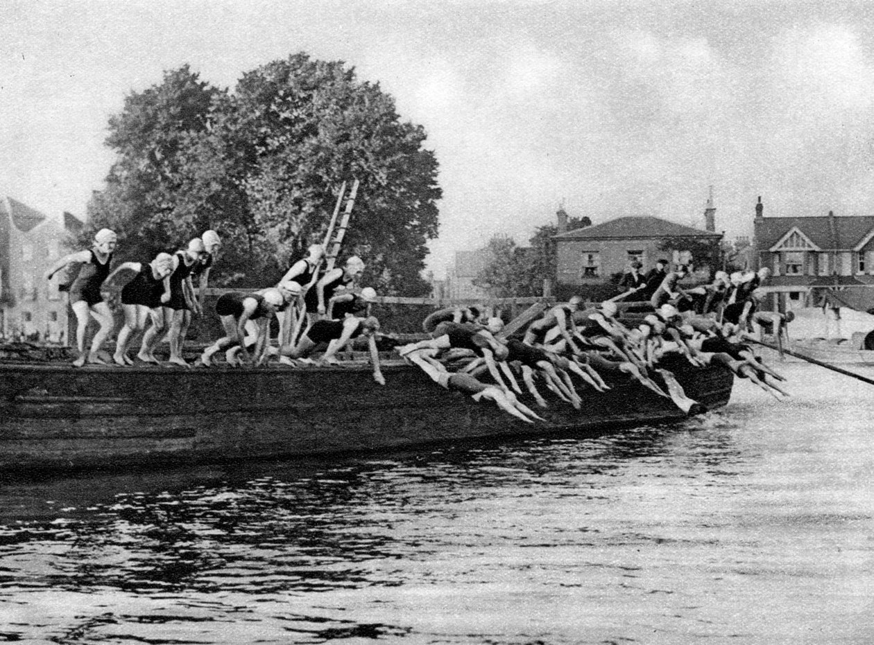 वार्षिक केयू से पुटनी महिलाओं की तैराकी की दौड़, लंदन, 1926-1927 द्वारा अज्ञात
