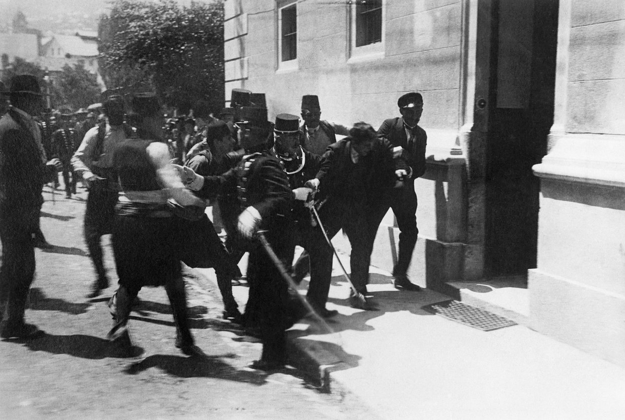 28 जून, 1914, 1914 को हत्यारे गैवरिलो प्रिंसिपल की गिरफ्तारी। द्वारा अज्ञात