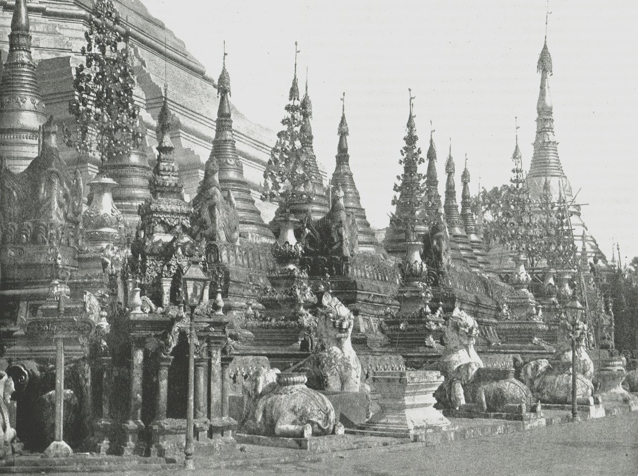 ग्रैंड पगोडा, रंगून, बर्मा, 1895 का आधार। द्वारा अज्ञात