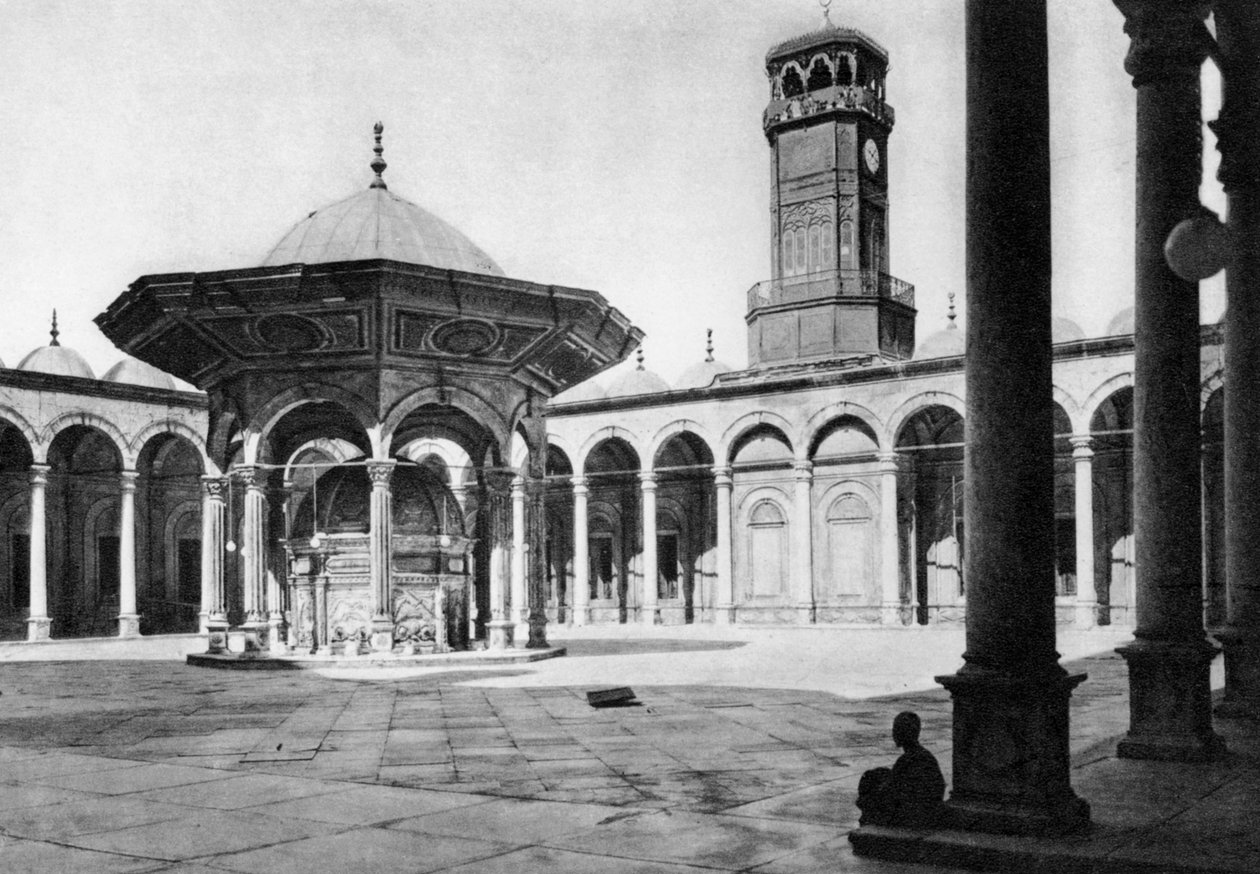 मिस्र के सलादीन गढ़, काहिरा में मुहम्मद अली के मस्जिद का आंगन, c1920s द्वारा अज्ञात