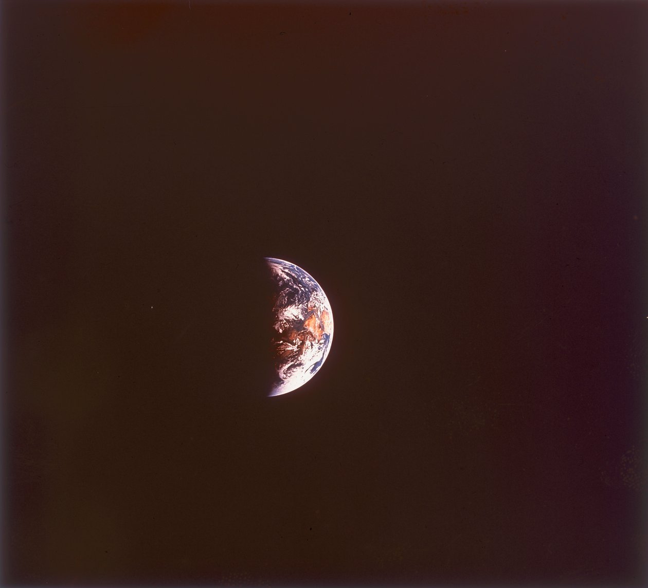 अंतरिक्ष से पृथ्वी, 1968 द्वारा अज्ञात