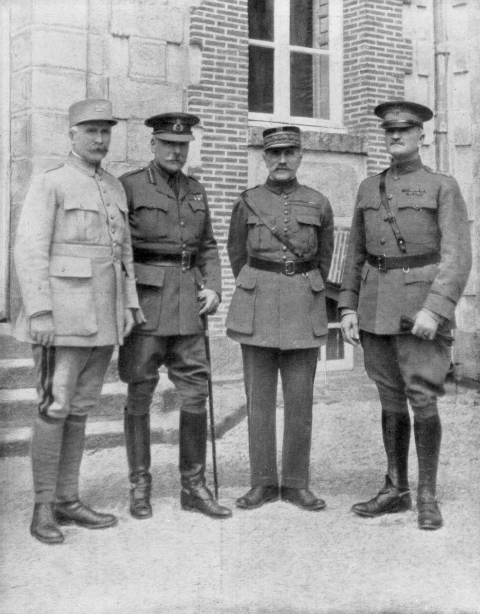 चार मित्र कमांडर, चेटो बॉम्बन, फ्रांस, 1918 द्वारा अज्ञात