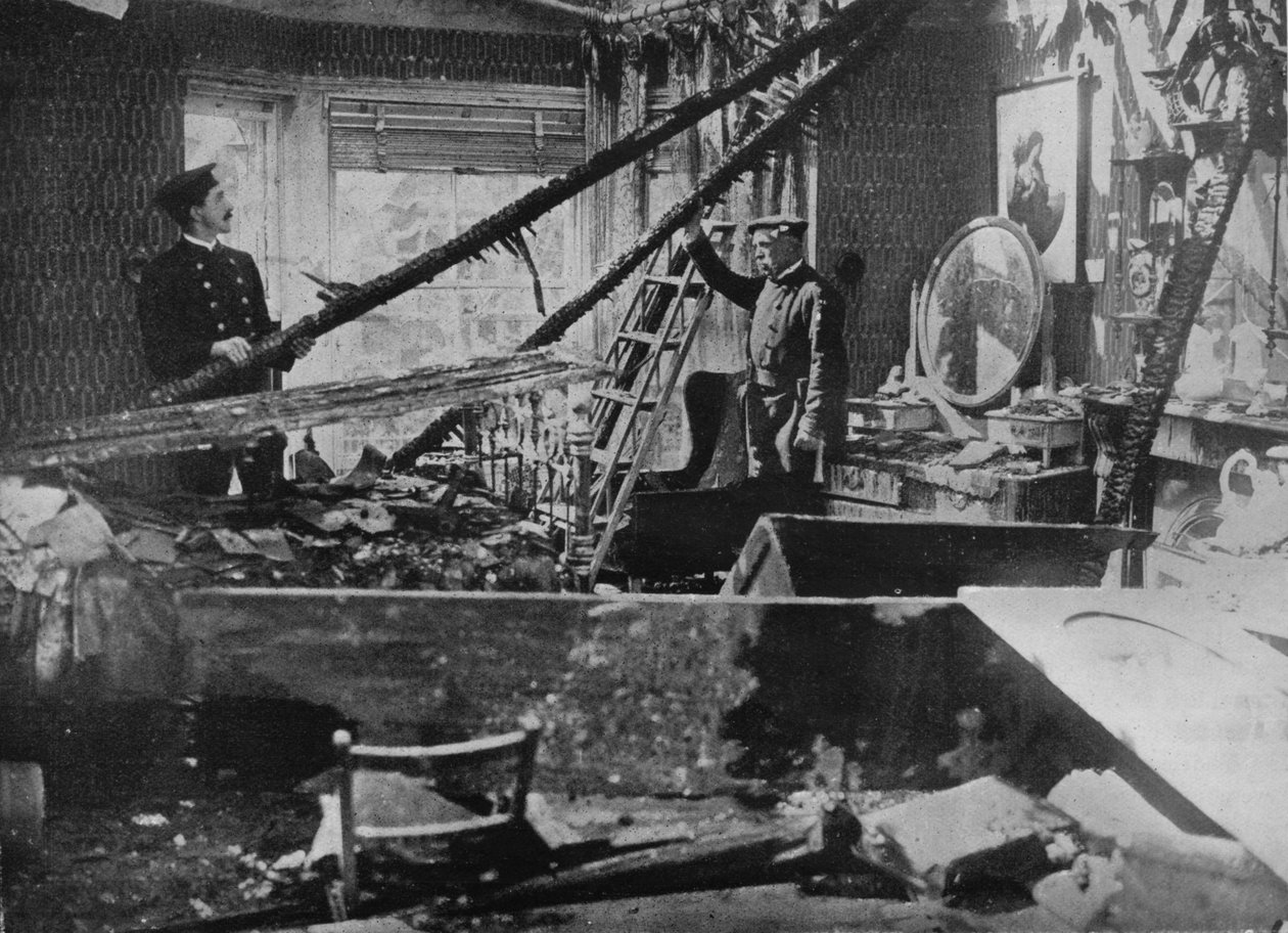 साउथेंड में 1915 में एक जर्जर मकानों का इंटीरियर द्वारा अज्ञात