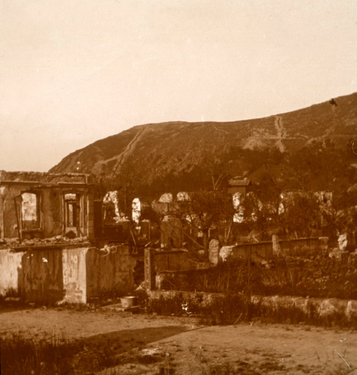 कियोस्क, मेटाज़रल, उत्तरी फ्रांस, c1914-c1918 द्वारा अज्ञात