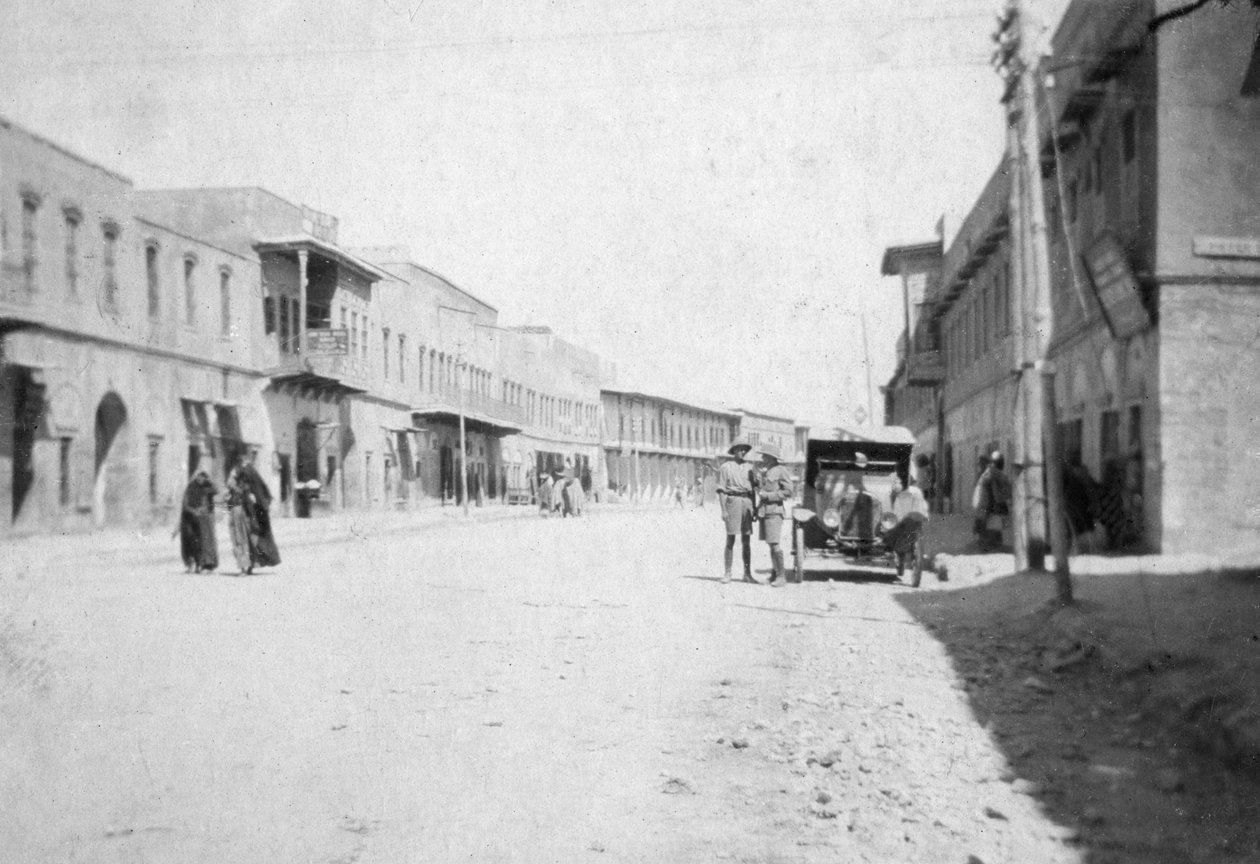 मोसुल, इराक की मुख्य सड़क, c1910s द्वारा अज्ञात