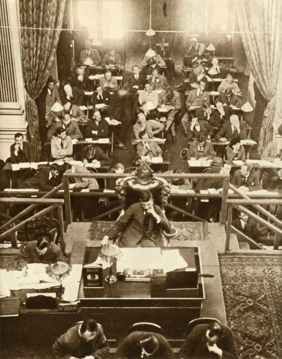 डेल आइरन, या चैम्बर ऑफ डेप्युटी, डबलिन, आयरलैंड, 9 सितंबर 1922, 1935 का उद्घाटन। द्वारा अज्ञात