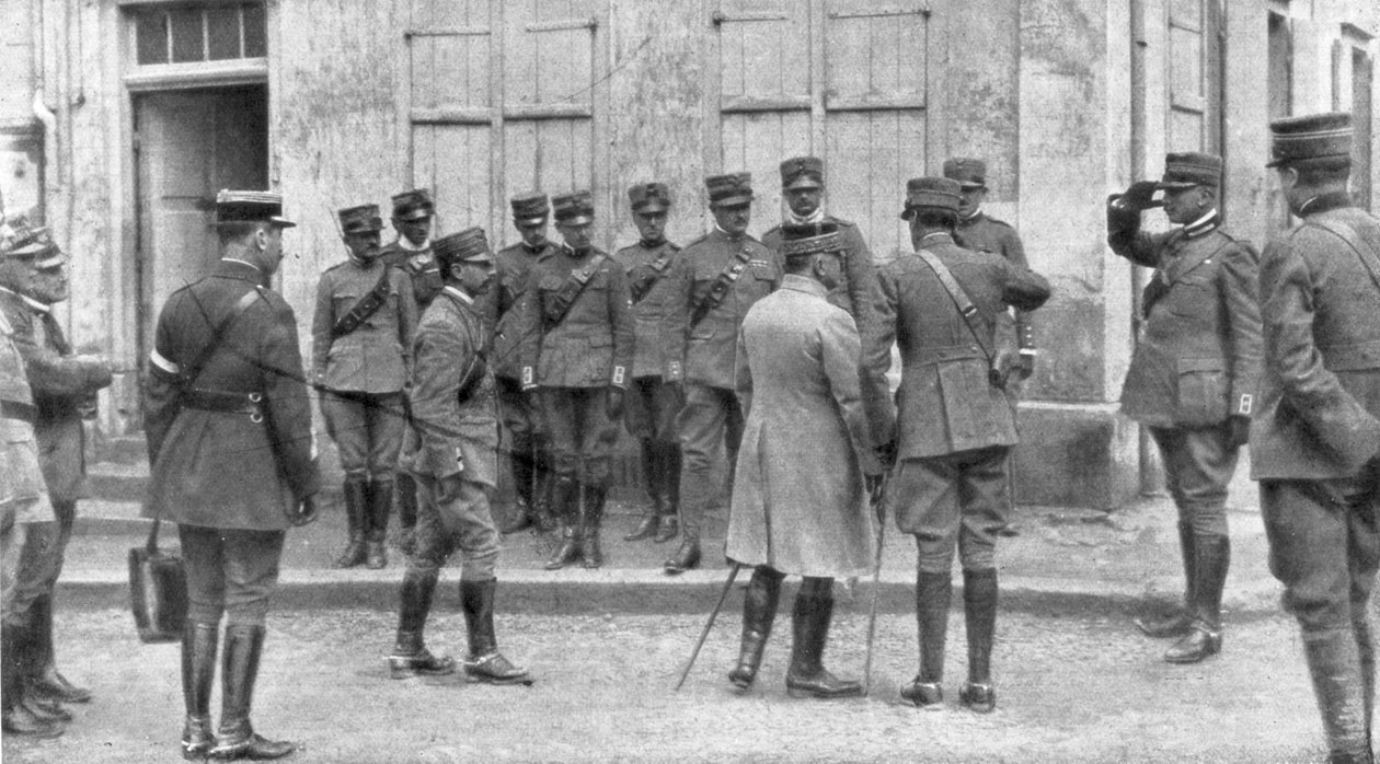 फ्रांस, शैम्पेन, 1926 में एक इतालवी दूत के लिए जनरल फ्रैंचाइज़ की प्रस्तुति द्वारा अज्ञात