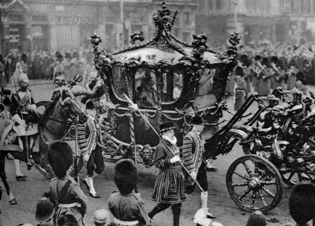 लंदन, 1926-1927, संसद खोलने के रास्ते में शाही कोच द्वारा अज्ञात