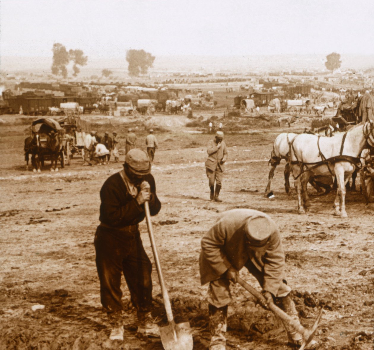 स्टेशन, ब्रे-सुर-सोमे, उत्तरी फ्रांस, c1914-c1918 द्वारा अज्ञात