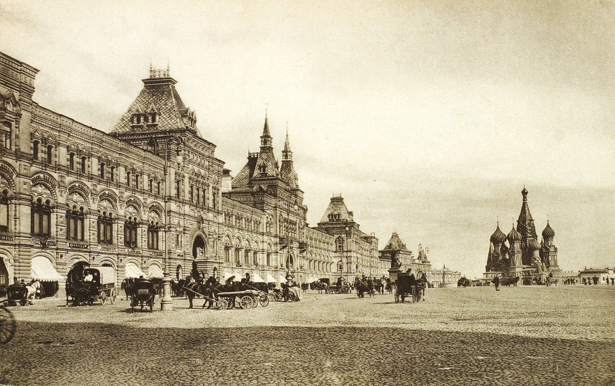 रेड स्क्वायर, मॉस्को, रूस में 1910 के दशक में ऊपरी व्यापारिक पंक्तियाँ द्वारा अज्ञात