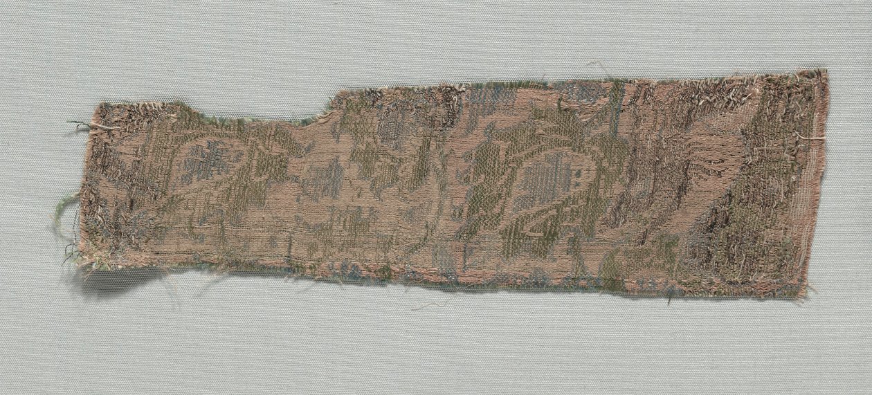 इतालवी गोथिक सिल्क के तीन टुकड़े, 1350-1399। द्वारा अज्ञात