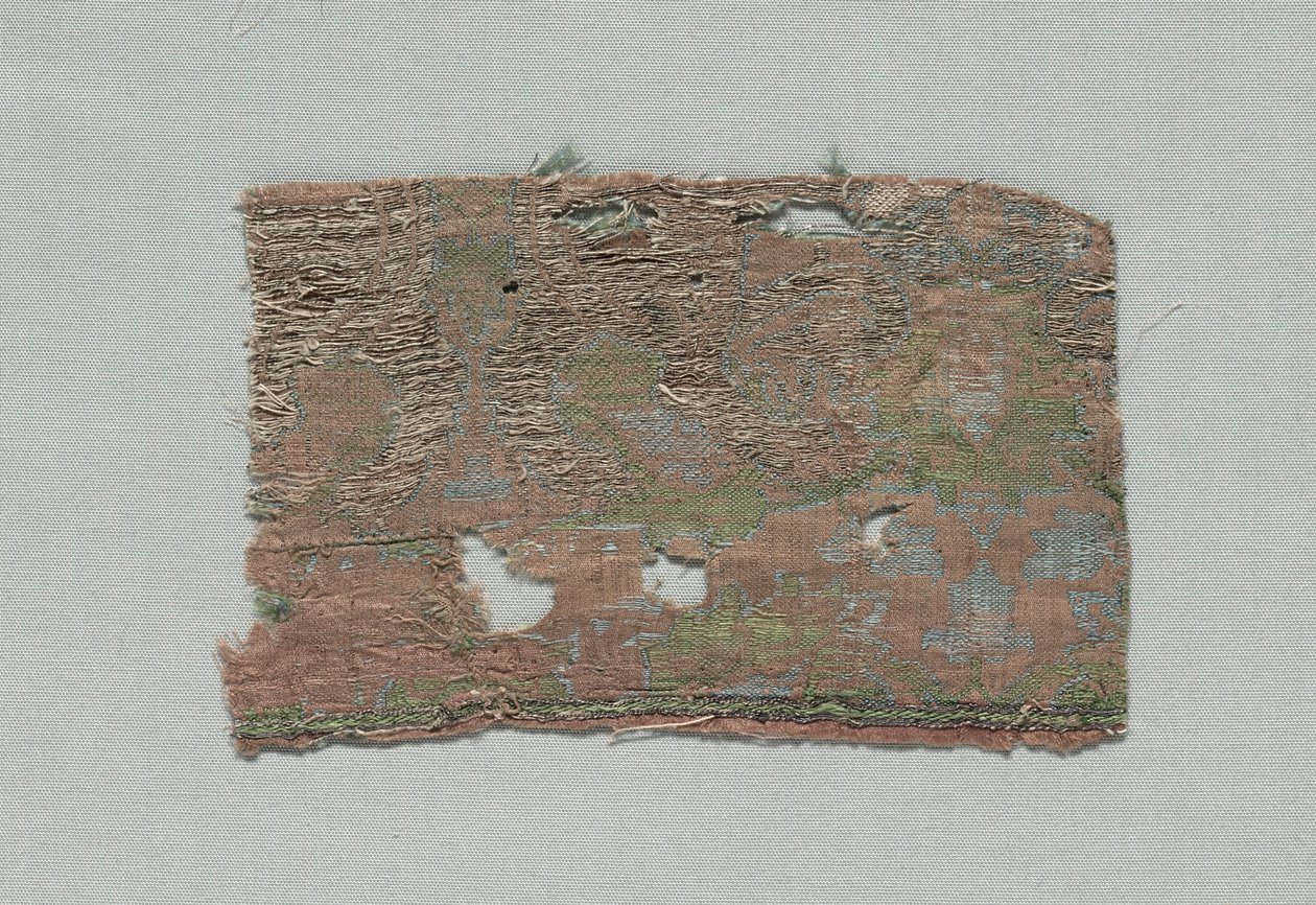 इतालवी गोथिक सिल्क के तीन टुकड़े, 1350-1399। द्वारा अज्ञात