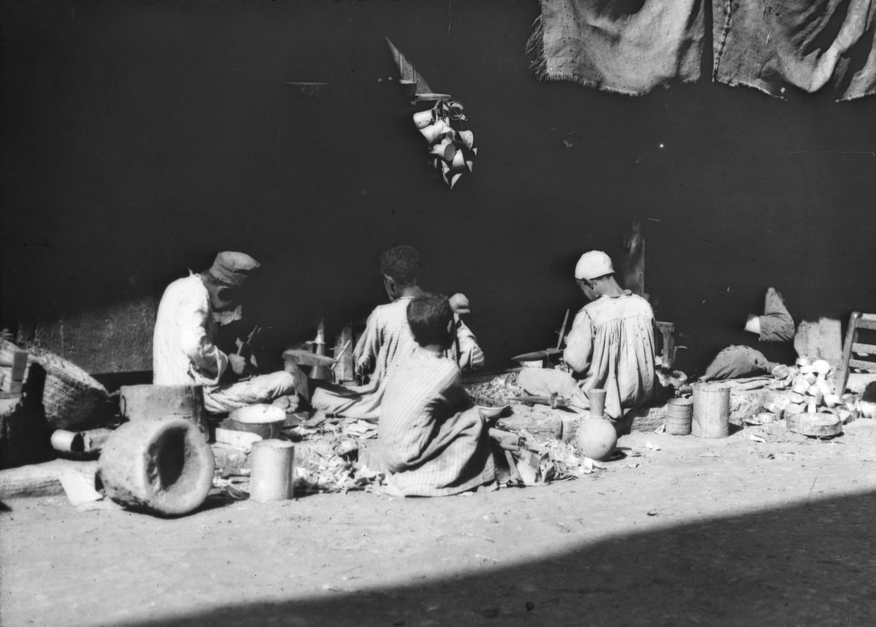 टिन कार्यकर्ता, काहिरा, मिस्र, 19 वीं सदी के अंत या 20 वीं सदी के प्रारंभ में द्वारा अज्ञात