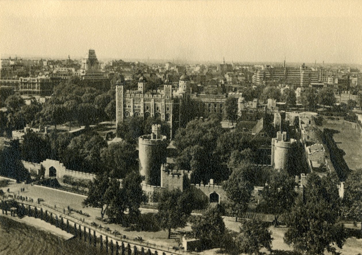 लंदन टावर। दक्षिण से सामान्य दृश्य, c1920। द्वारा अज्ञात