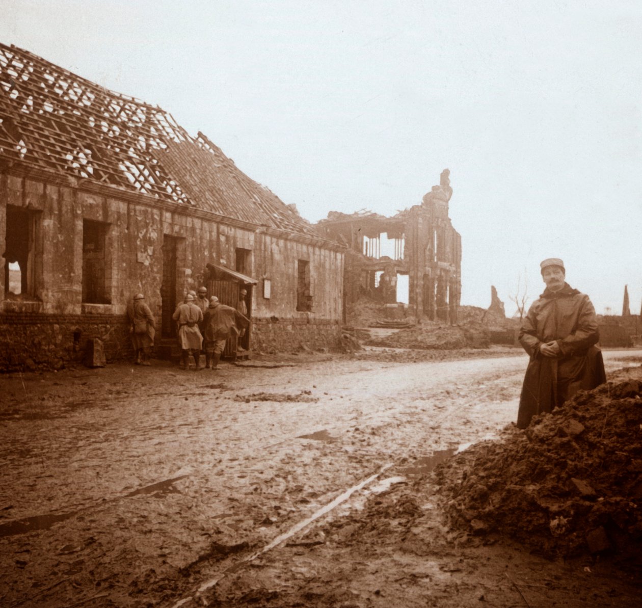 Ablain-Saint-Nazaire, उत्तरी फ्रांस में टाउन हॉल, c1914-c1918। द्वारा अज्ञात