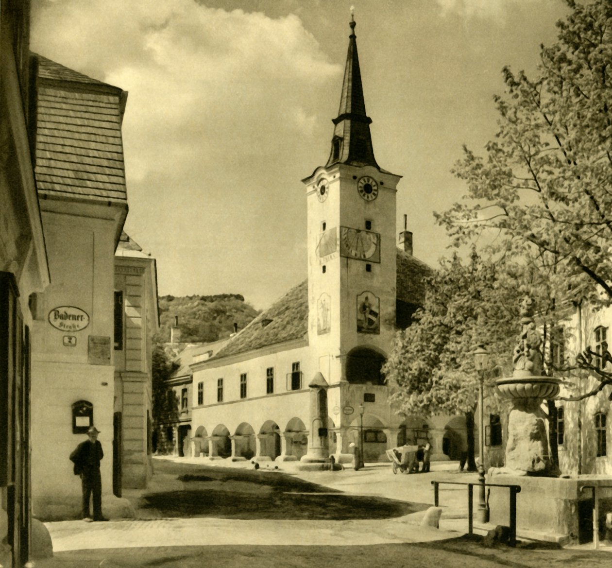 टाउन हॉल, गम्पल्ड्सकिर्चेन, मोडलिंग, लोअर ऑस्ट्रिया, c1935। द्वारा अज्ञात