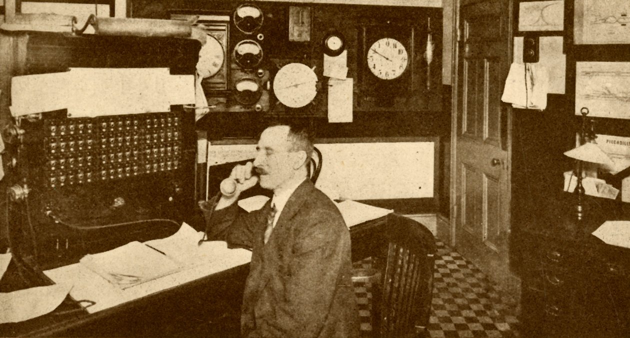 ट्रैफिक कंट्रोलर्स ऑफिस, लंदन अंडरग्राउंड रेलवे, 1930। द्वारा अज्ञात