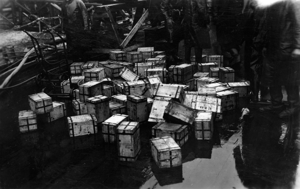 ब्रिटिश युद्धपोत एचएमएस मलाया, 1940 पर £ 14,000,000 बुलियन का परिवहन द्वारा अज्ञात