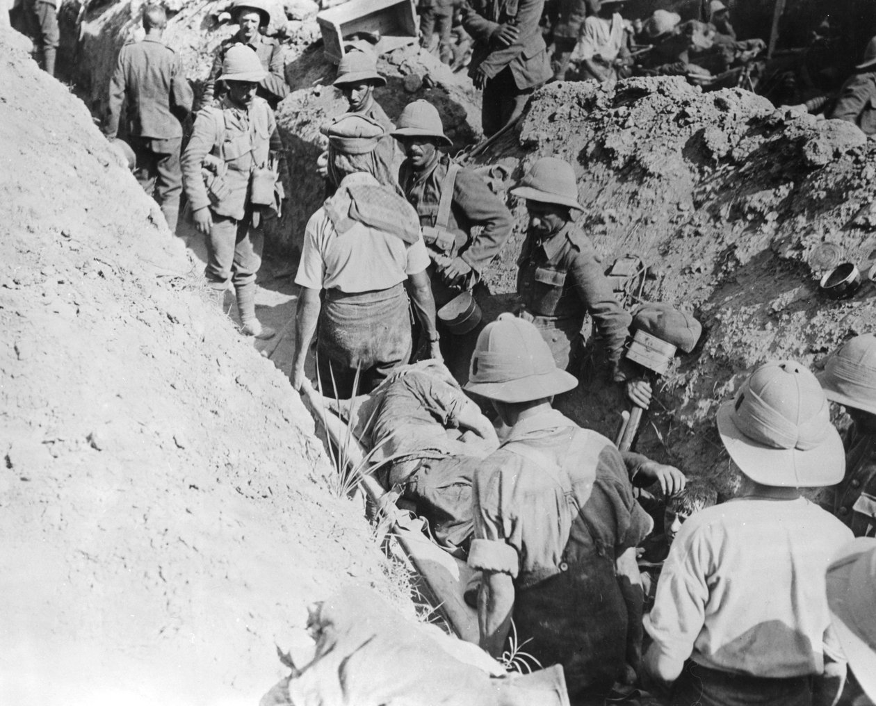 घायलों का परिवहन, डार्डानेलीस, 1915-1916 में मित्र देशों का संचालन द्वारा अज्ञात