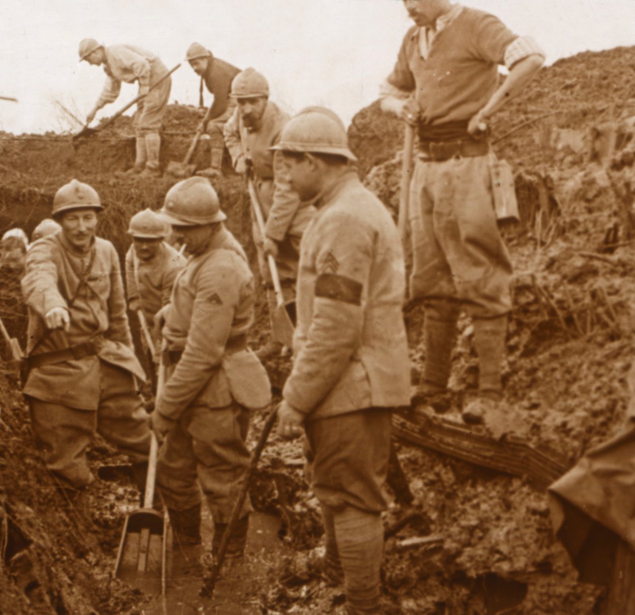 ट्रेंच, क्वेनेविएरेस, उत्तरी फ्रांस, c1914-c1918 द्वारा अज्ञात