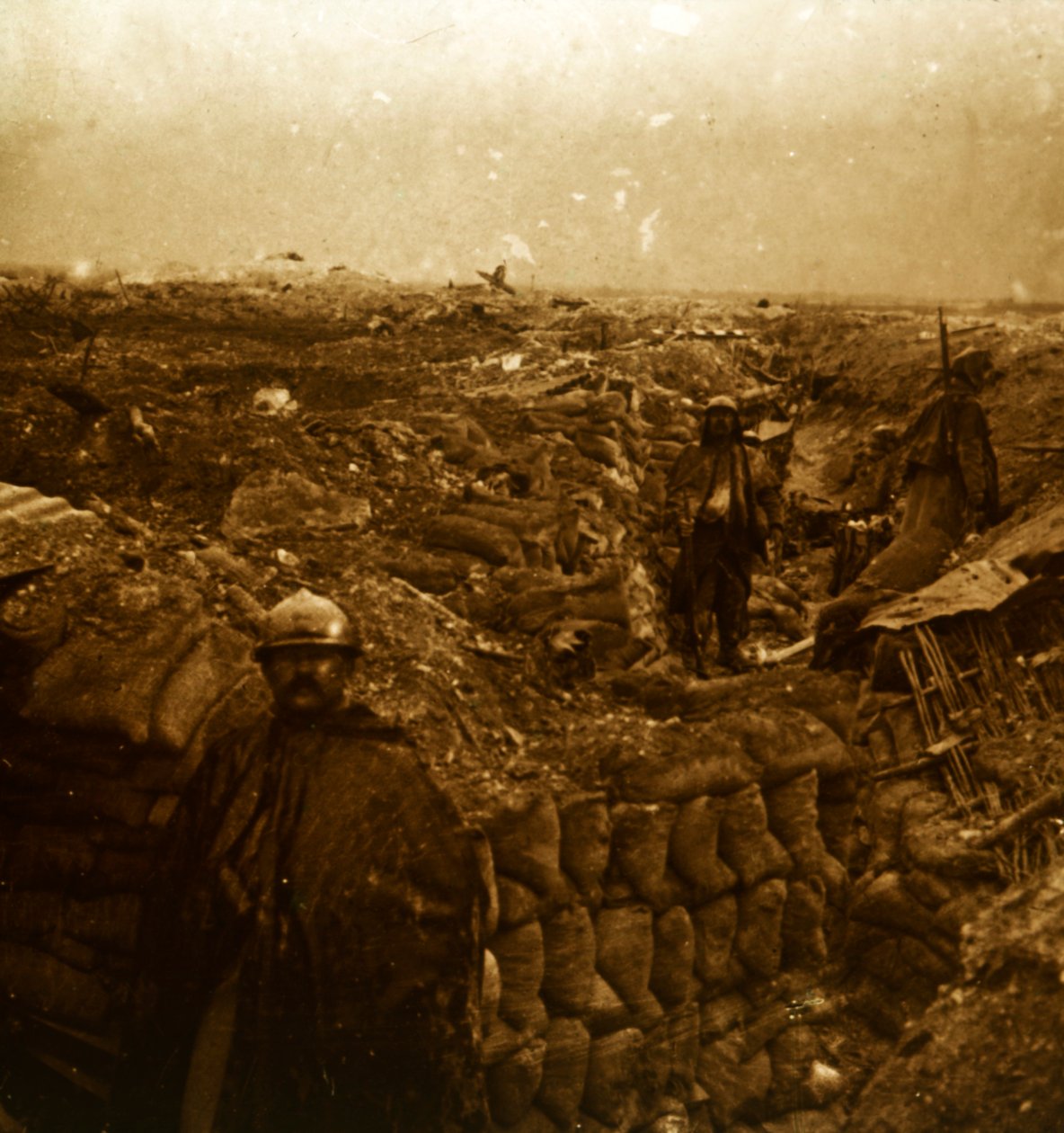 सामने की रेखा पर खाइयाँ, मौलिन डी सूएन, उत्तरी फ्रांस, c1915 द्वारा अज्ञात