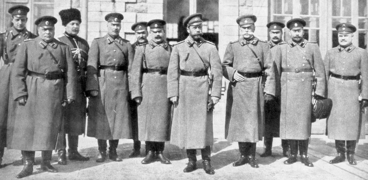 रूस के ज़ार निकोलस द्वितीय और उनके सेनापति और कर्मचारी, 1917 द्वारा अज्ञात