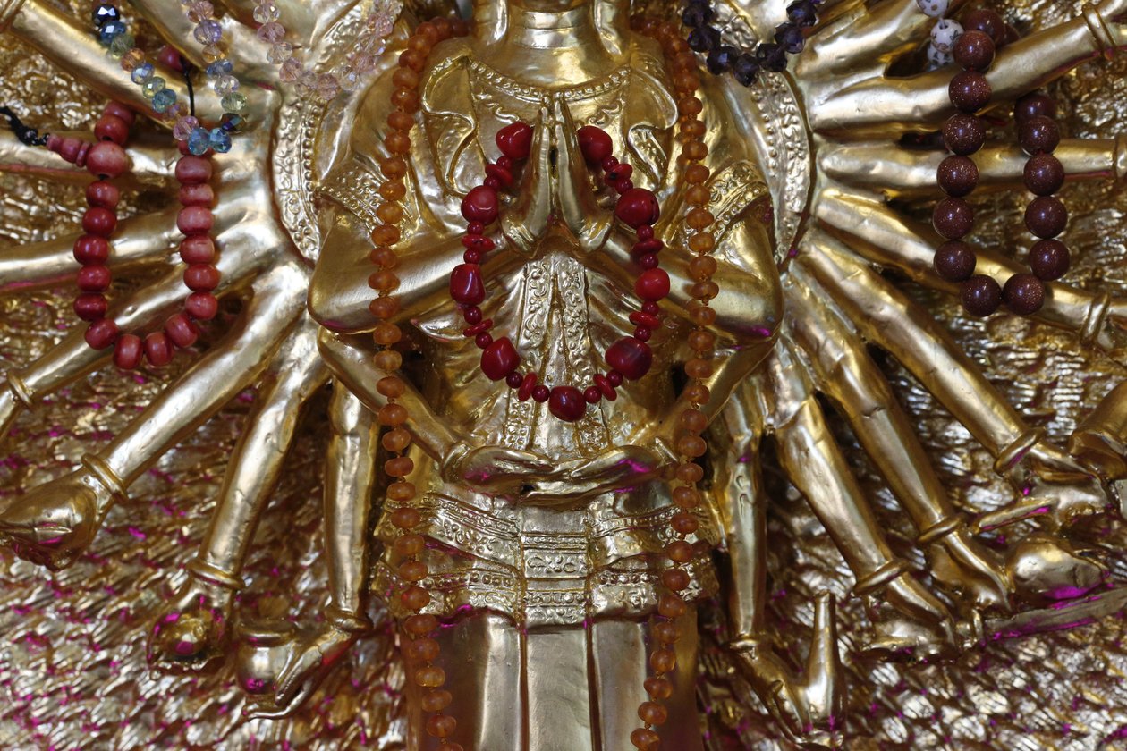 तू एक बौद्ध मंदिर। क्वान एम बोधिसत्व करुणा या दया की देवी, सेंट-पियरे-एन-फौसिग्नी, फ्रांस द्वारा अज्ञात