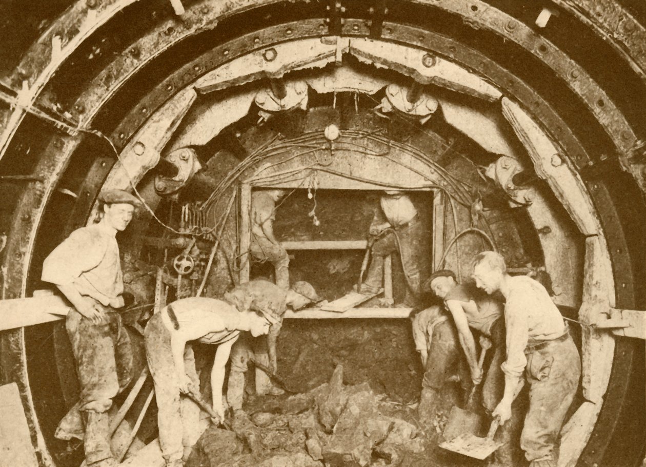 ट्यूब टनल की खुदाई Greathead बोरिंग शील्ड के माध्यम से, c1930। द्वारा अज्ञात