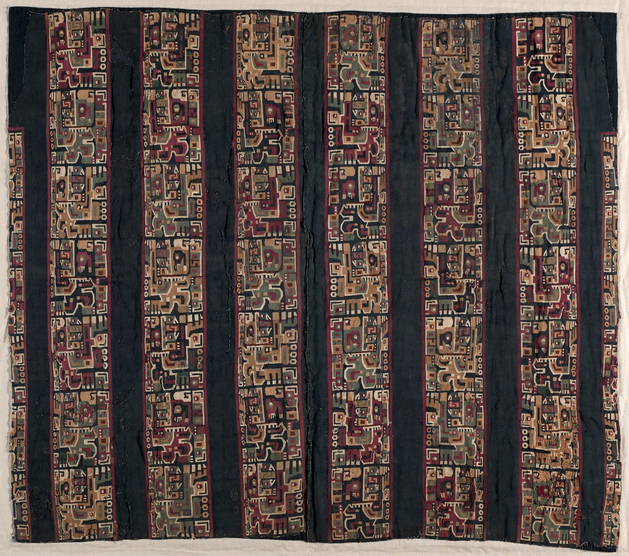 बर्ड-हेडेड प्राणी के साथ ट्यूनिक फ्रैगमेंट, 600-1000। द्वारा अज्ञात