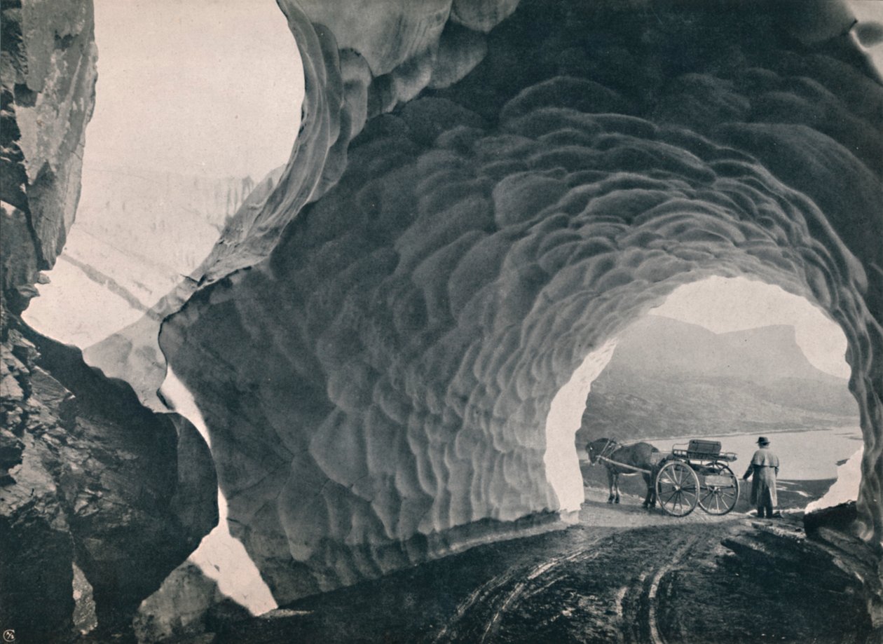 बर्फ के माध्यम से सुरंग, Hauklid दर्रा, 1914। द्वारा अज्ञात