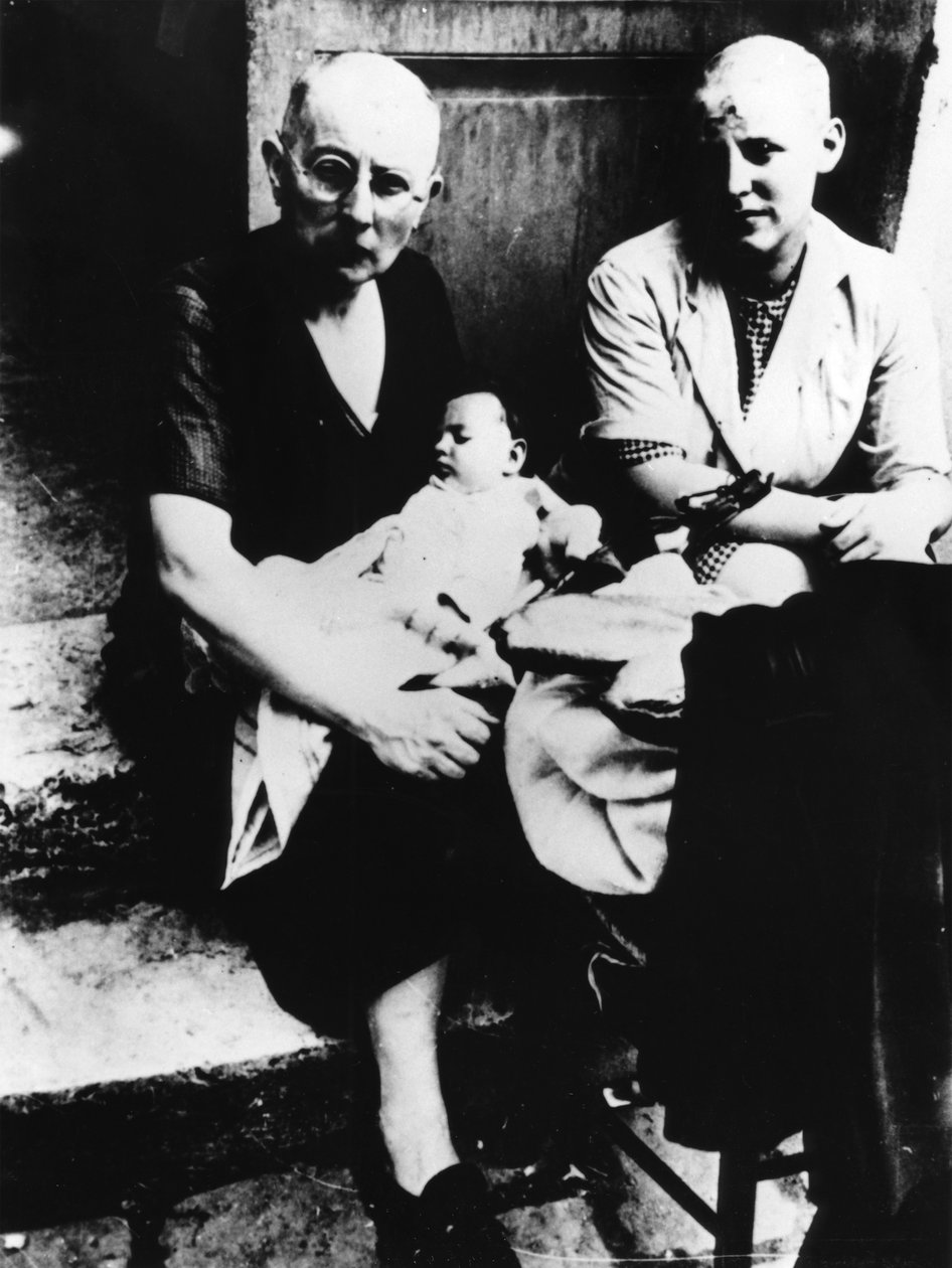 दो महिला फ्रांसीसी सहयोगी, चार्ट्रेस, फ्रांस, 1944 द्वारा अज्ञात