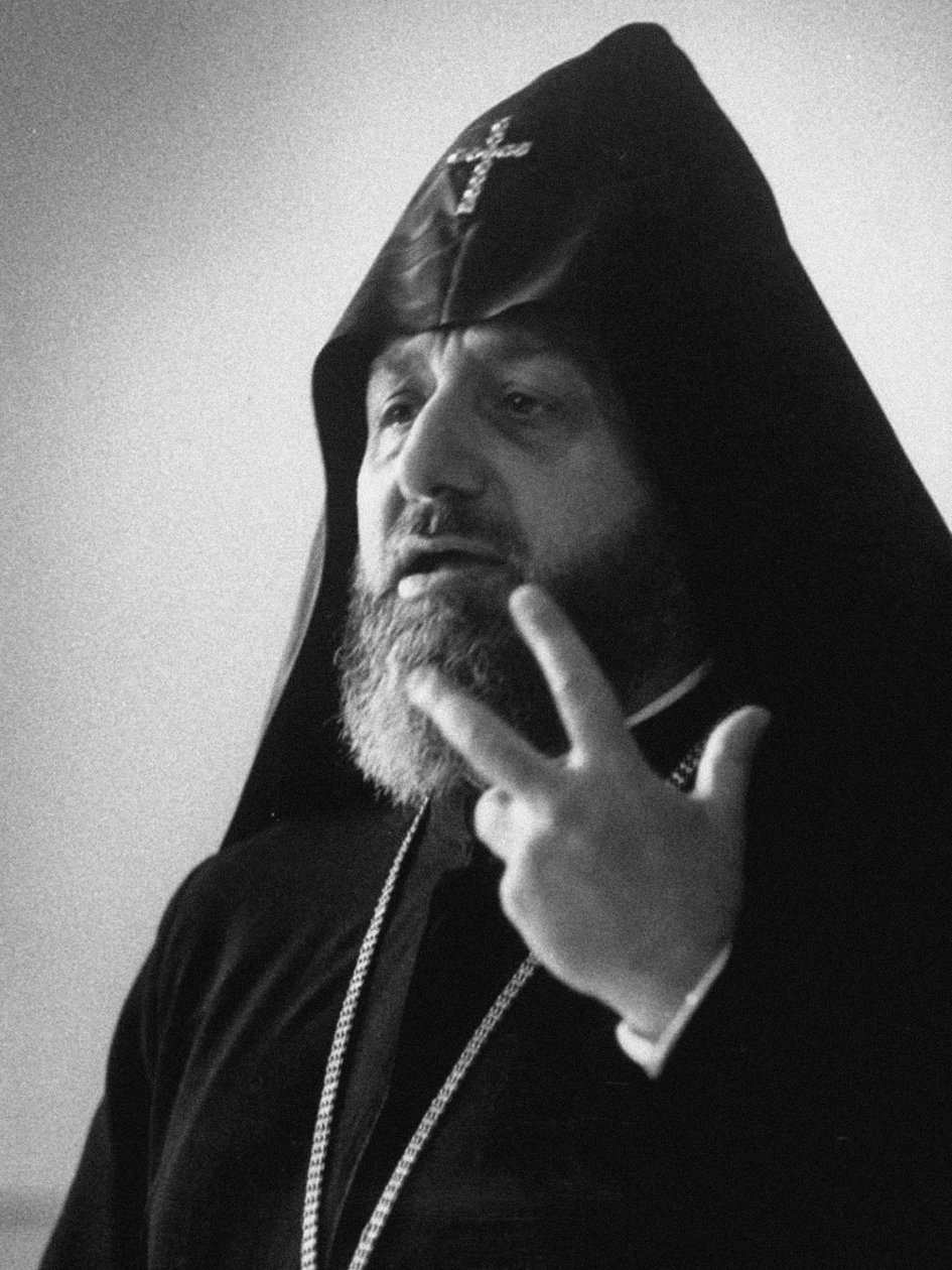 Vazgen I, Surpreme Patriarch और कैथोलिक सभी आर्मेनियाई लोगों के द्वारा अज्ञात