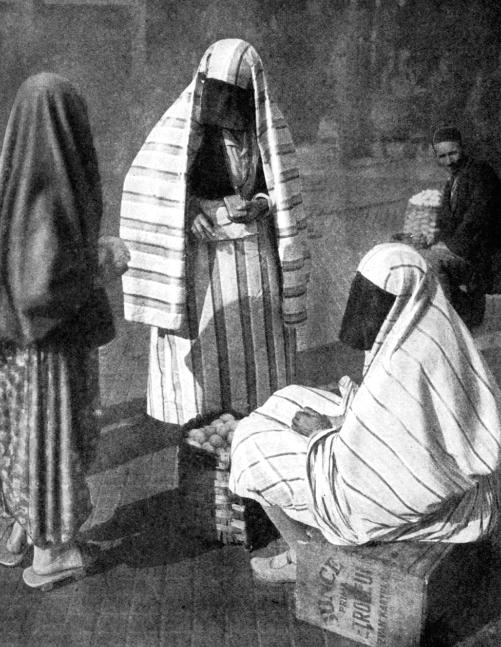 वीज़्ड महिलाएं, साराजेवो, बोस्निया, 1936 द्वारा अज्ञात