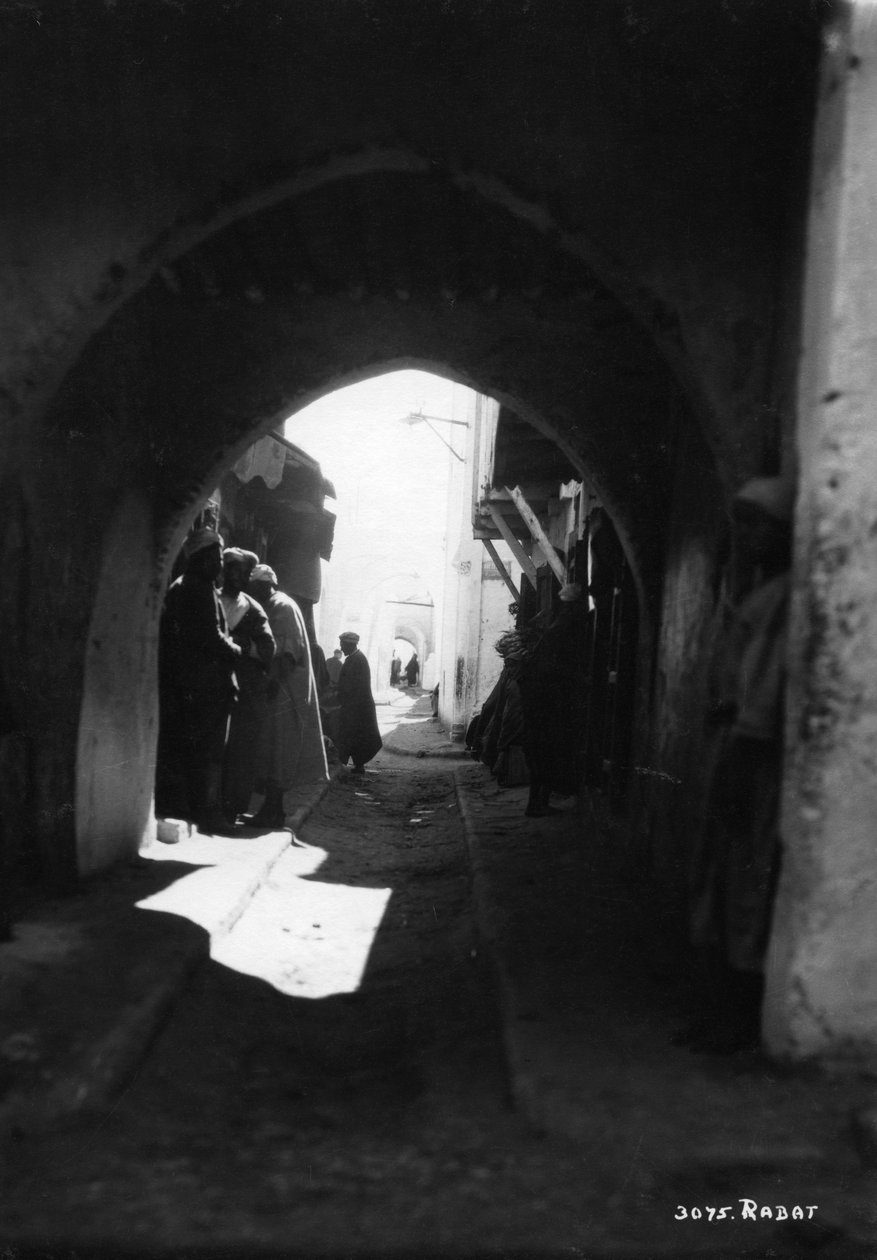 एक तोरण, राबट, मोरक्को, c1920s-c1930s के माध्यम से देखें द्वारा अज्ञात