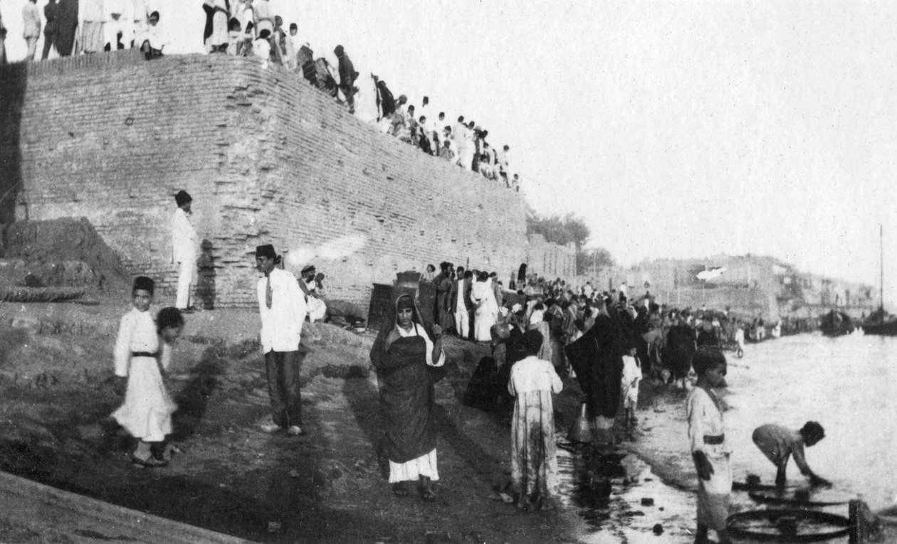 टुकड़ी के आने का इंतजार, टिगरिस नदी, बगदाद, इराक, 1917-1919 द्वारा अज्ञात